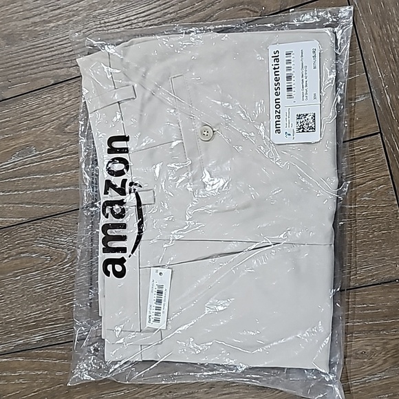 Amazon Essentials Men's Classic-Fit Stretch Golf Short Size 30W - Picture 4 of 4